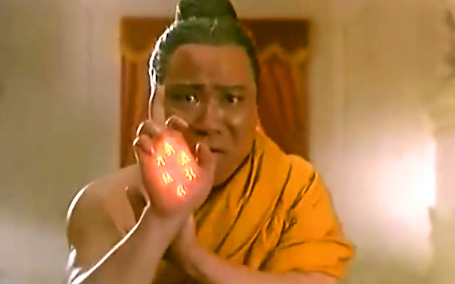 达摩面壁九年不吃不喝，皇帝都拿他无可奈何，却为感化强盗自愿火烧肉身，一部伪装成电影的佛教传奇